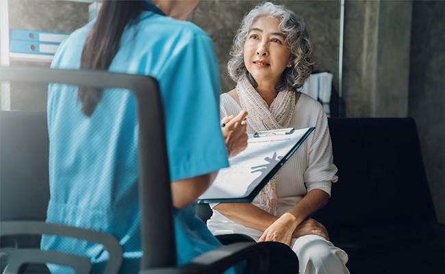 Doctor and patient in post-xray consultation.