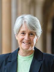 Dr Kim Edmunds